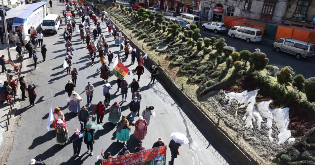 Tras 44 días de crisis, Bolivia baja los bloqueos al mínimo mientras persisten preguntas sobre la respuesta oficial