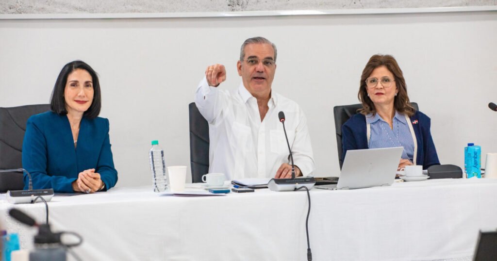 Abinader y Peña encabezan en Santiago revisión de más de 200 obras y compromisos pendientes