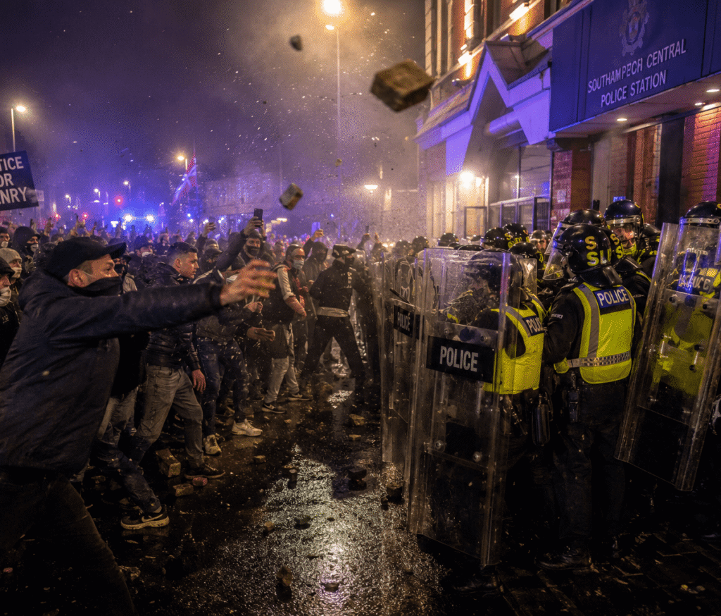 Southampton: disturbios reavivan las críticas por la actuación policial en el caso Henry Nowak