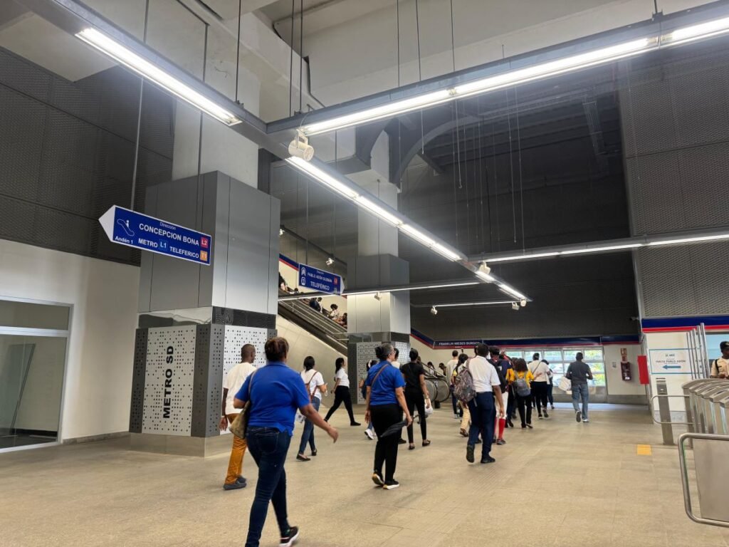 Sigue el cobro desigual en la Línea 2C del Metro mientras crecen dudas sobre su operación