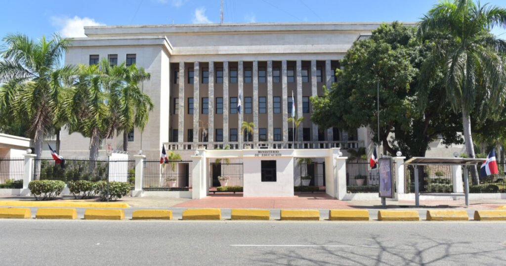 MINERD remite a la comisión de la Ley 16-26 la decisión sobre pagos a contratistas de mantenimiento escolar