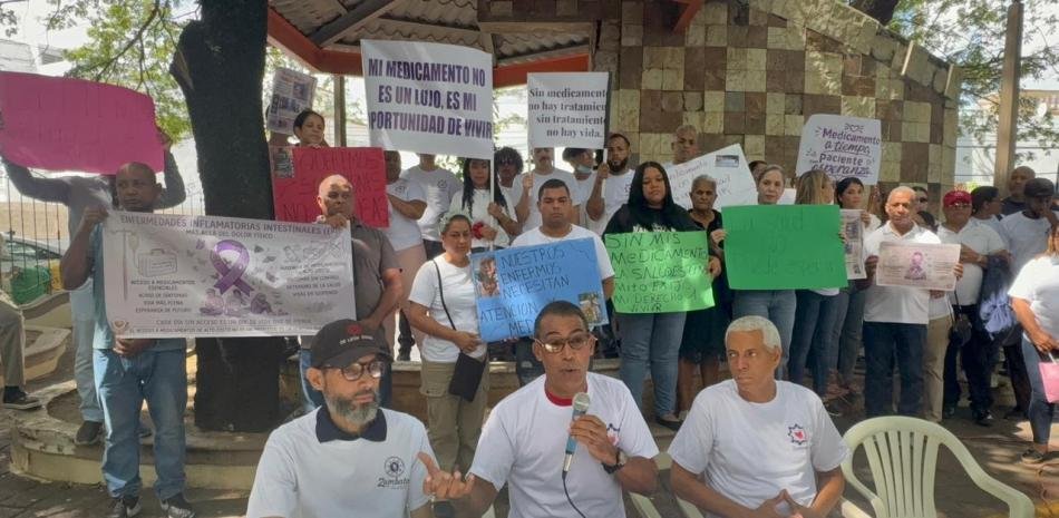Pacientes de Alto Costo relatan ventas e hipotecas mientras esperan sus tratamientos
