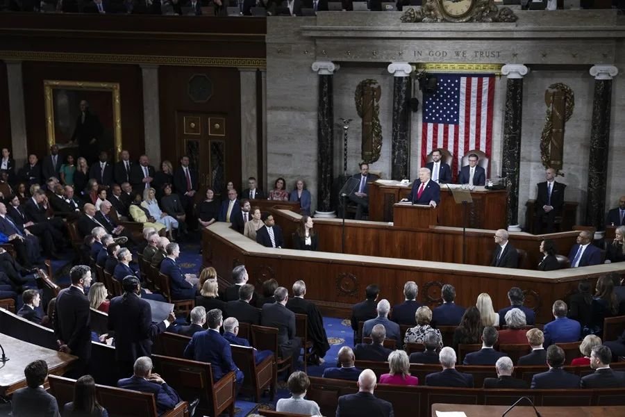 Cámara Baja de EEUU aprueba US$70.000 millones para la agenda migratoria de Trump tras pulseo por controles a agencias