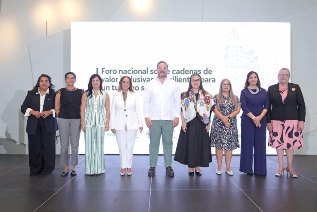 Foro en Santo Domingo impulsa una comunidad sobre turismo responsable y deja pendientes sobre proveedores locales