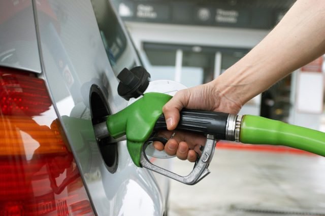 Gobierno anuncia congelación de combustibles tras aplicar alzas y comprometer RD$555.7 millones en subsidio