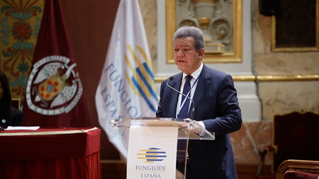 Leonel Fernández advierte en Madrid que América Latina puede quedar rezagada si no apuesta por la IA y el conocimiento