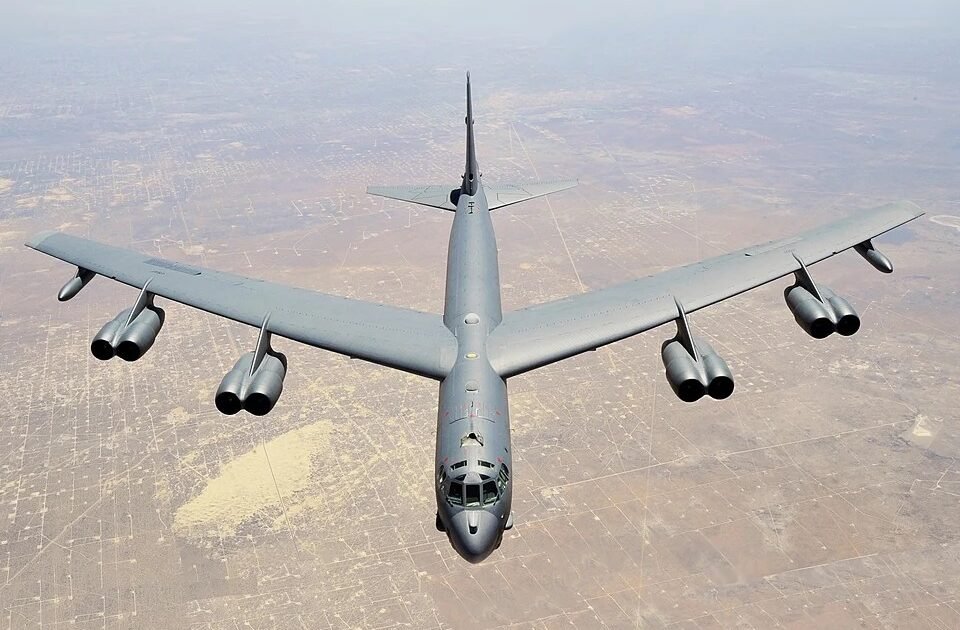 Un B-52 se estrella en California y mantiene en reserva datos sobre tripulación y víctimas