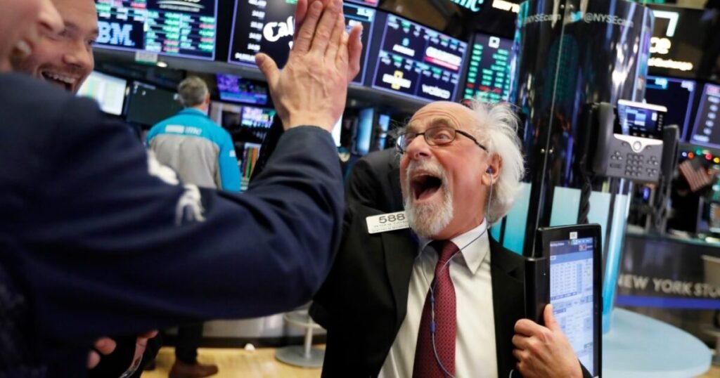 Wall Street avanza con moderación mientras la ofensiva de Trump contra Irán aumenta la presión sobre los mercados