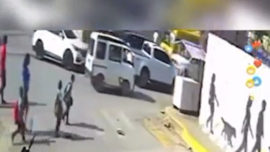 Menor cae en alcantarilla destapada en Brisas del Este y reaviva reclamos por seguridad vial