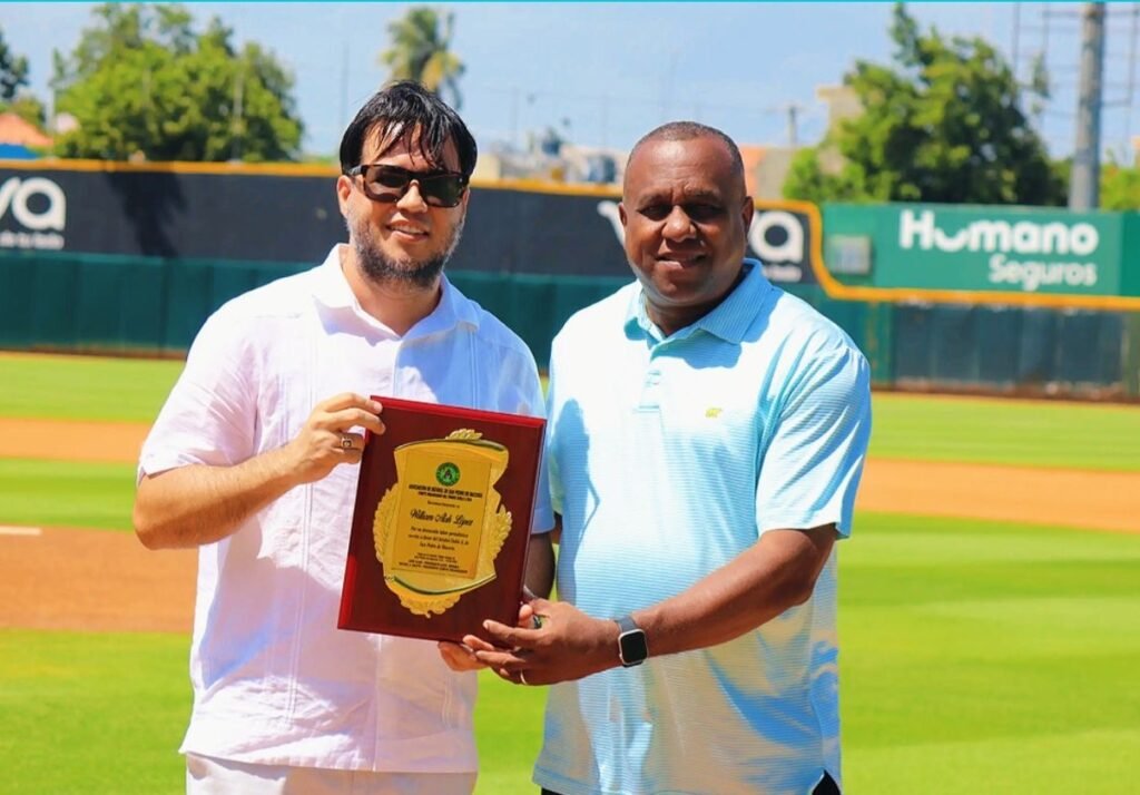 William Aish recibe homenaje en SPM y se destaca el aporte de la prensa al deporte local