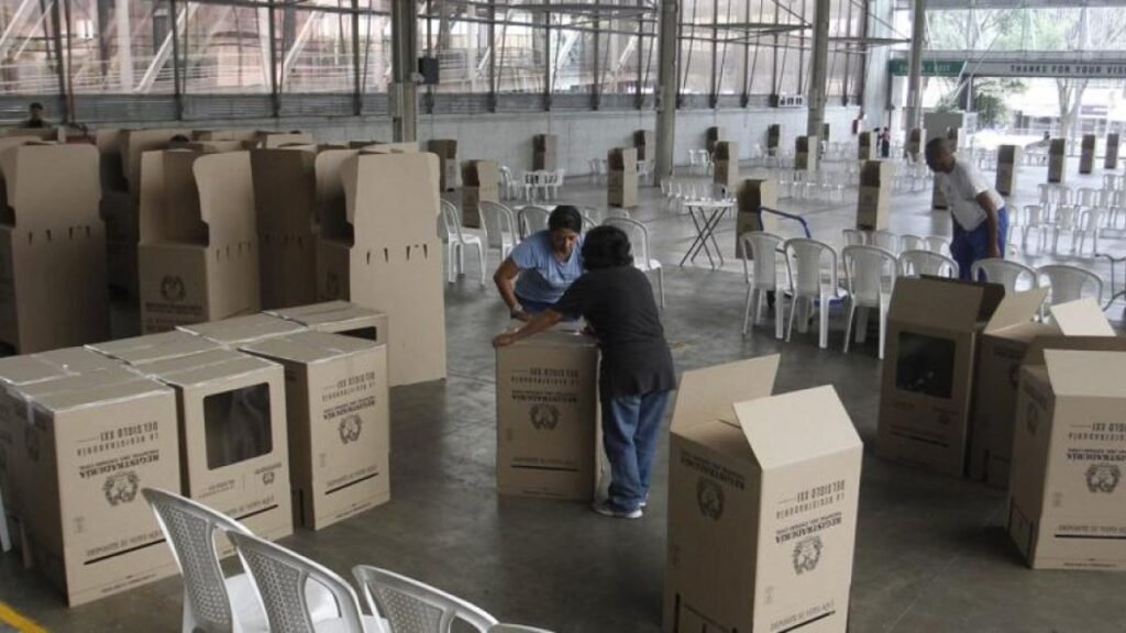 Colombia entra al conteo presidencial bajo escrutinio por la transparencia y tras una campaña golpeada por la violencia