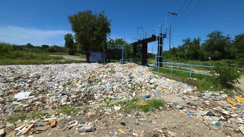 Residuos del Yaque del Norte alcanzan canales de riego en Santiago tras las lluvias