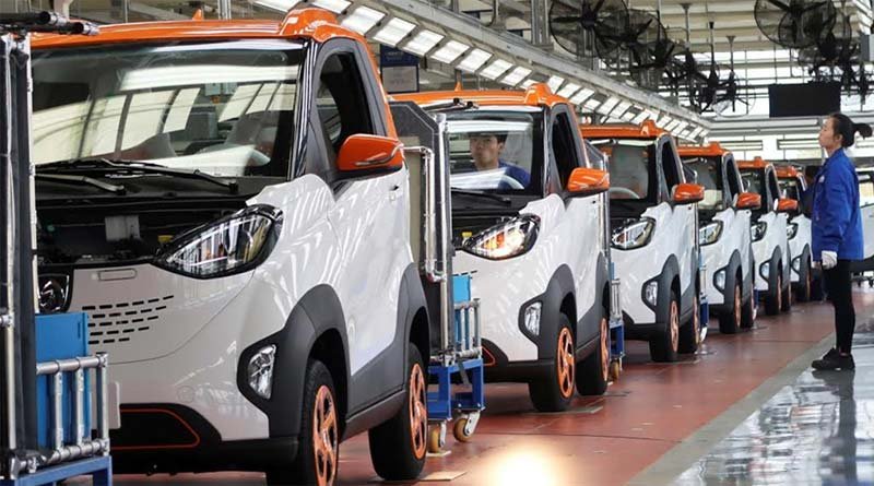 Boom exportador de autos eléctricos en China expone la debilidad de su demanda interna