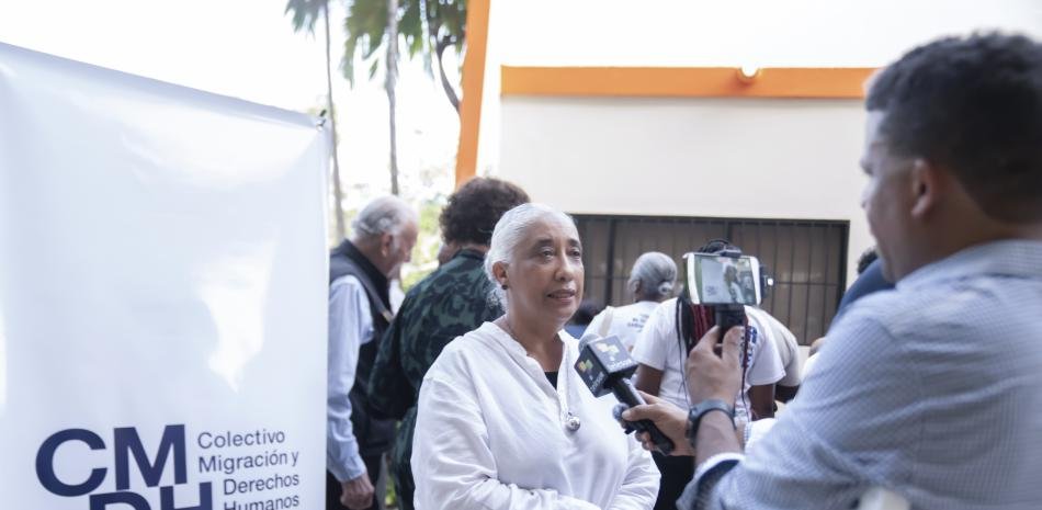 CMDH deposita más de 1,000 firmas para pedir que se derogue el protocolo migratorio en hospitales