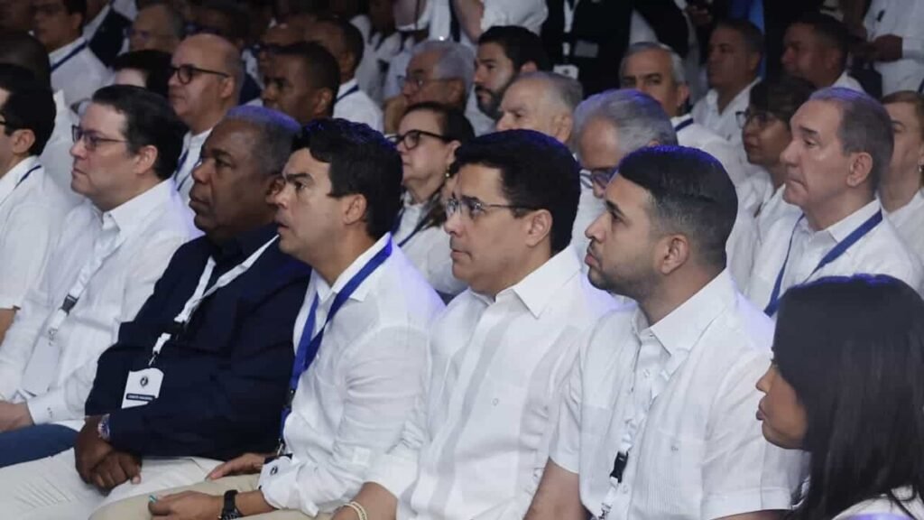 Vítores y consignas marcan reunión del Comité Nacional del PRM convocada para tratar su renovación interna