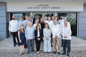 Embajadora de EE. UU. visita Grupo SID y resalta el peso del sector privado en la economía