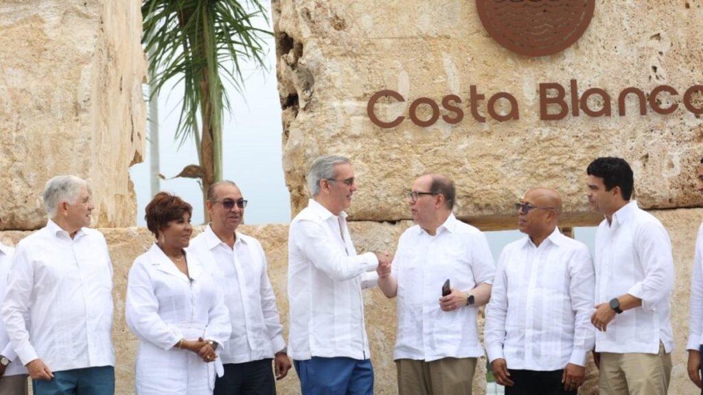 Abinader presenta para Boca Chica una intervención de RD$20 mil millones y crece la exigencia de resultados