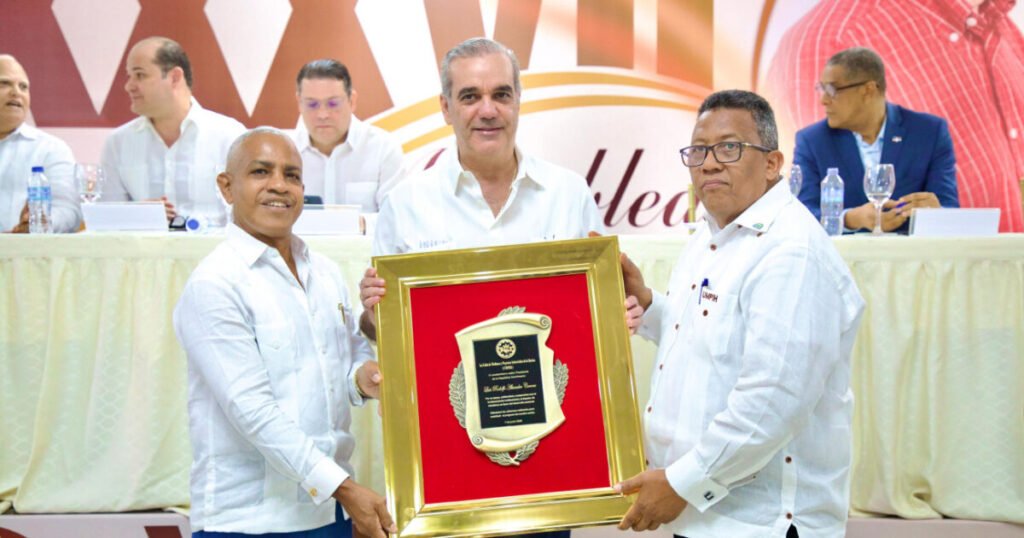 Abinader vuelve a prometer apoyo a harineros ante la presión por el precio del pan