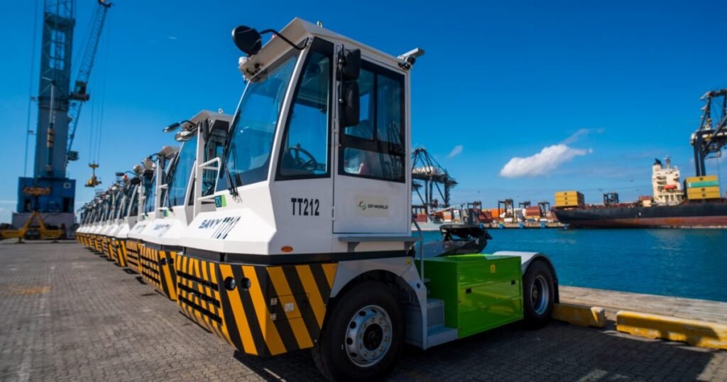 DP World supera antes de tiempo su meta de electrificación y mantiene la presión sobre la modernización logística