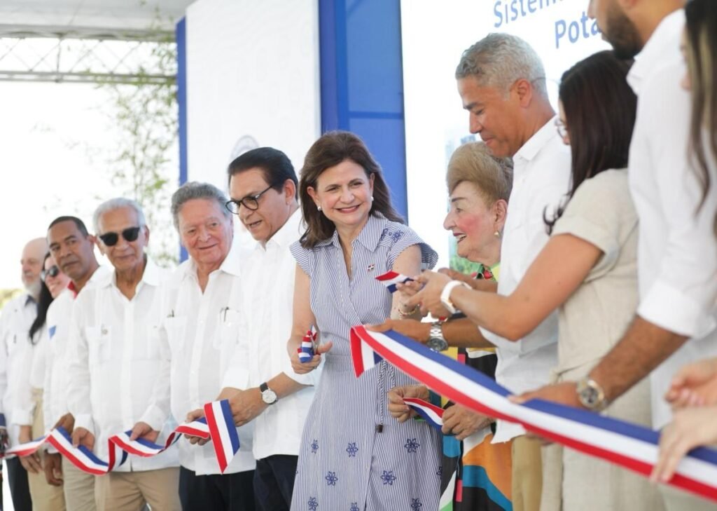 Santiago recibe inauguraciones y entregas por más de RD$205 millones en jornada encabezada por Raquel Peña