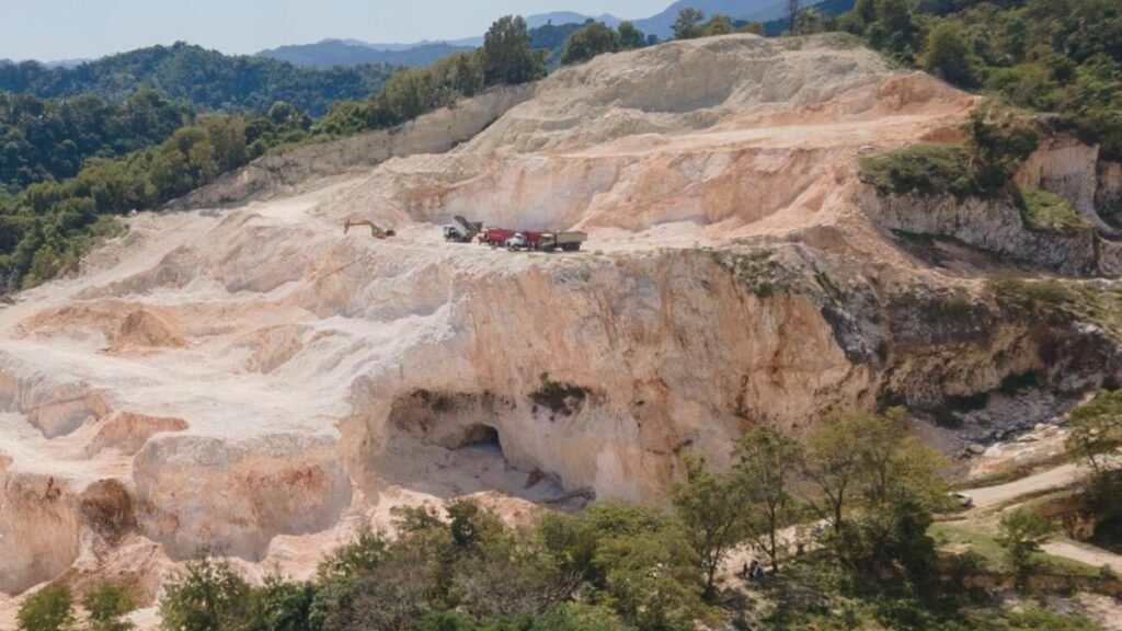 Abinader declara de utilidad pública terrenos en Cuevas del Pomier y activa compra de predios bajo vigilancia institucional