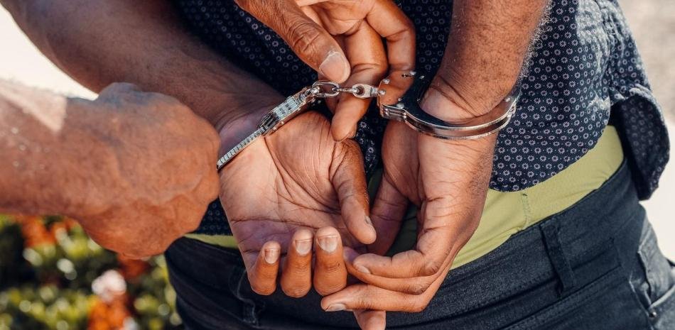 Arresto de inspector migratorio por soborno expone otra alerta institucional en control de salidas por Punta Cana