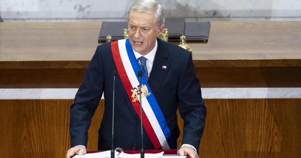 Kast asume el costo de su ajuste y promete no recortar ayudas sociales