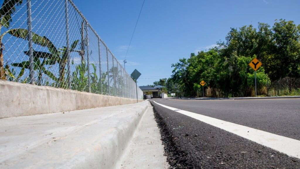 Abinader deja inaugurada carretera en San José de las Matas y EGEHID señala que obras en la Sierra continúan