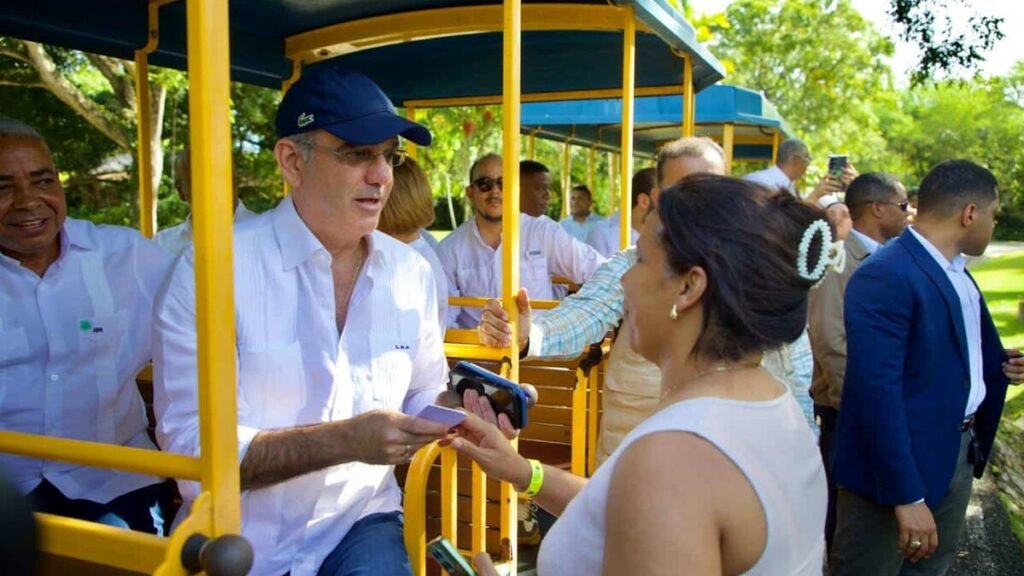 Abinader inspecciona el Zoológico y el Jardín Botánico con anuncios de modernización y obras en marcha