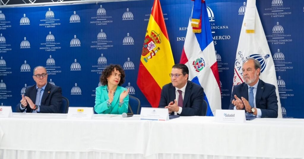 MICM firma acuerdo con Banco Sabadell y abre otro frente de promesas sobre inversión extranjera