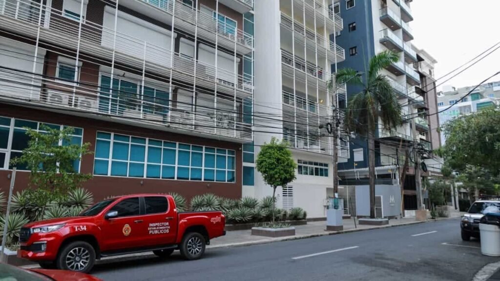 Incendio por cortocircuito en torre de Naco reabre alerta sobre vigilancia y respuesta en residenciales