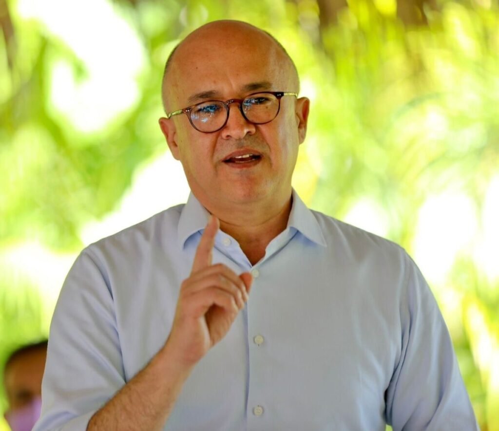 Domínguez Brito exige revisar el gasto estatal antes de hablar de más impuestos
