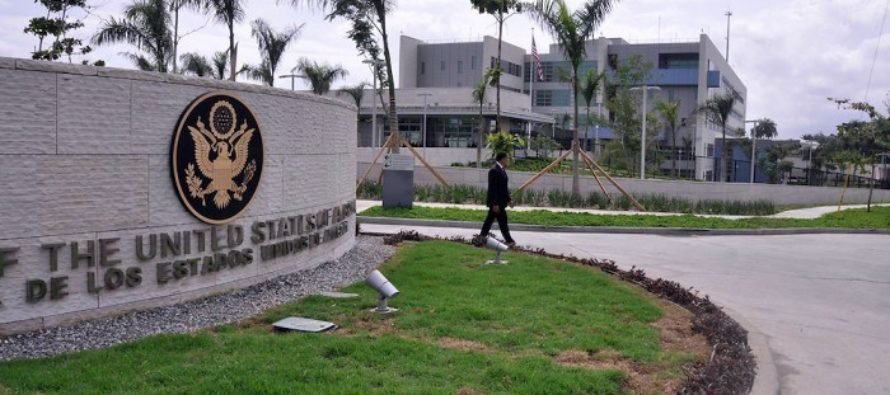 Embajada en Santo Domingo fija trámite presencial para certificar salidas de EE. UU.