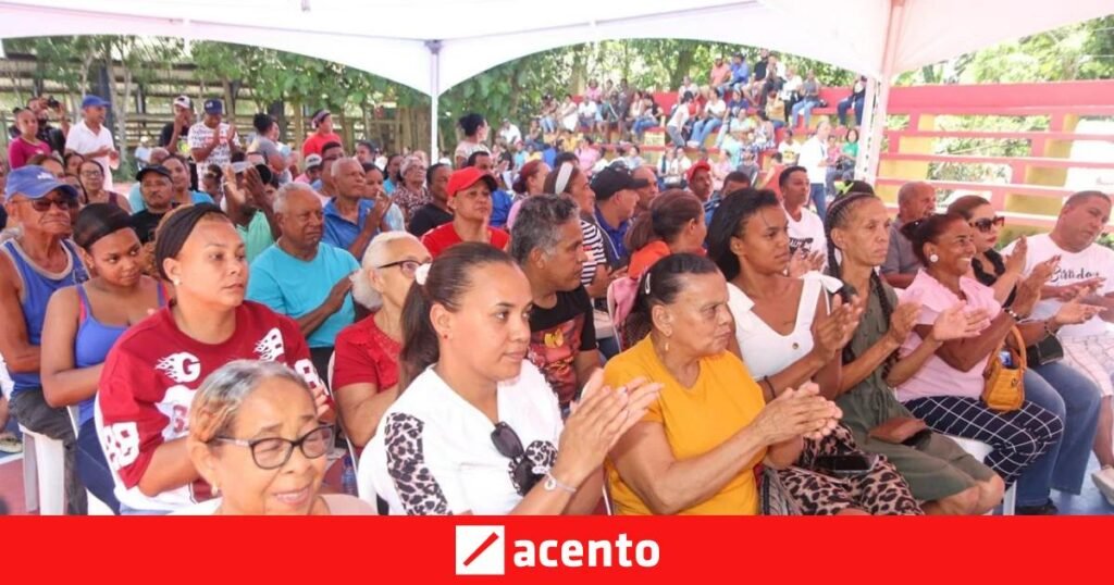 Gobierno entrega bono de emergencia por más de RD$4 millones a familias de Espaillat