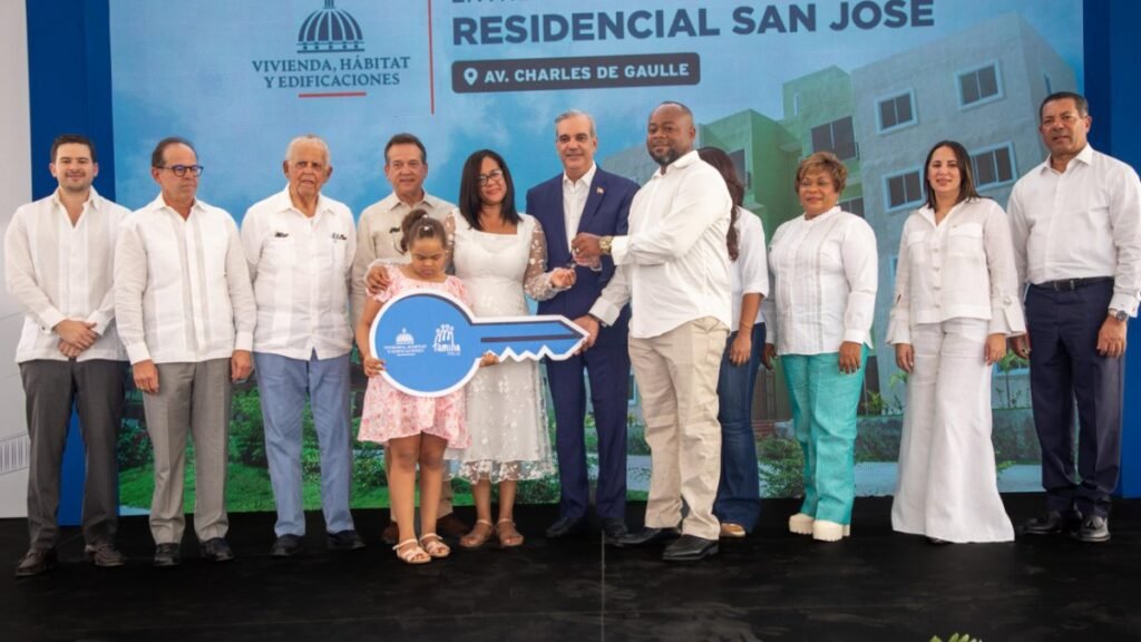 Abinader encabeza entrega de 700 apartamentos en SDN con financiamiento estatal de RD$1,600 millones