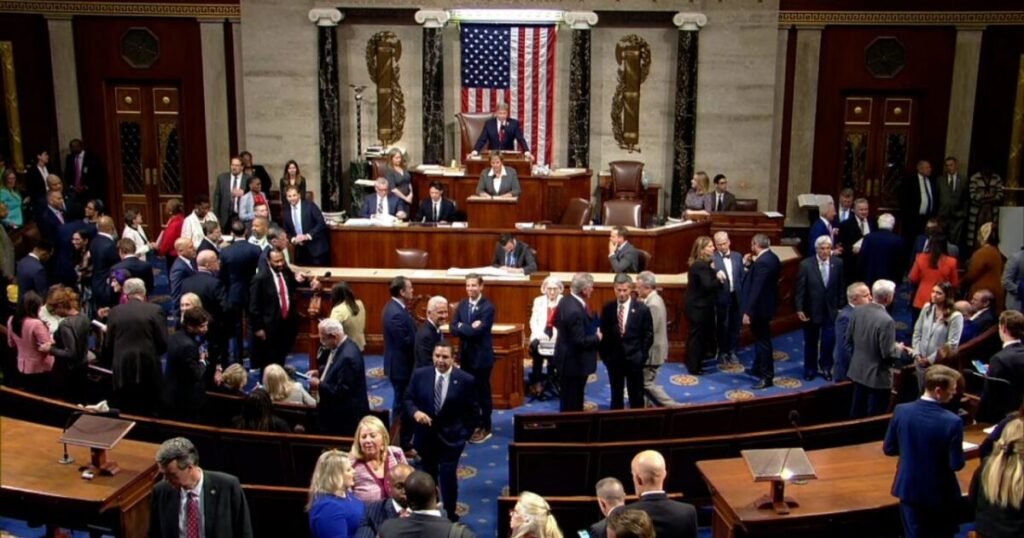 Senado de EE. UU. aprueba US$70.000 millones para el ICE y deja sin condiciones las exigencias de reforma