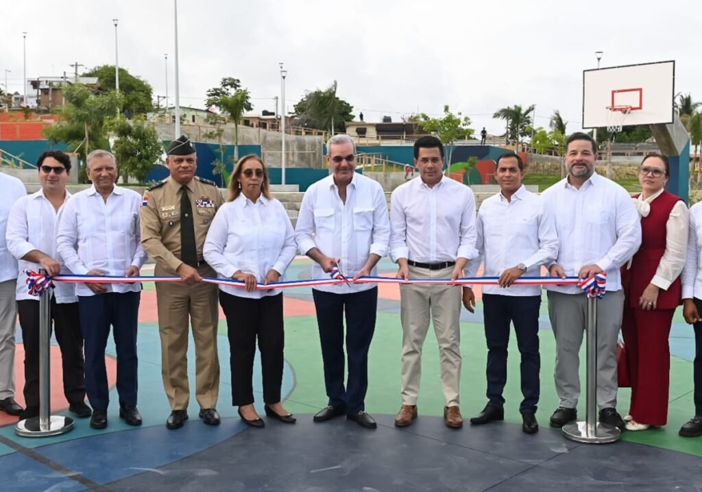Abinader y Collado estrenan en Haina el Bulevar de la Salud, una obra de más de RD$165 millones