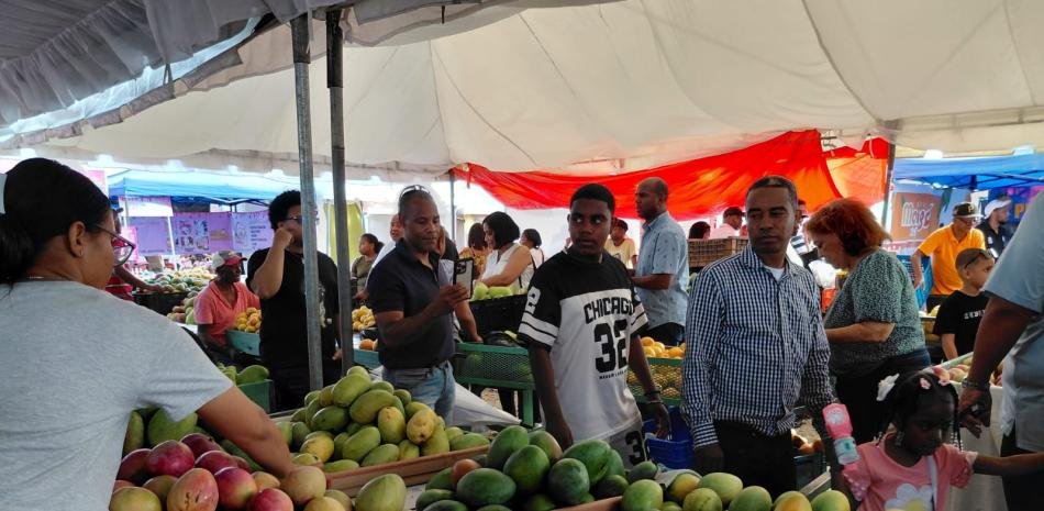 Ministro centra discurso en elogios a la Feria del Mango y deja sobre la mesa la exigencia de resultados al sector agrícola