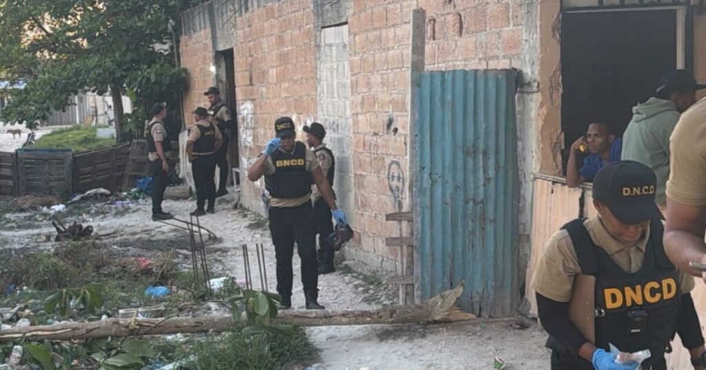 Diez detenidos y más de 1,400 gramos ocupados revelan continuidad del microtráfico en Verón-Punta Cana