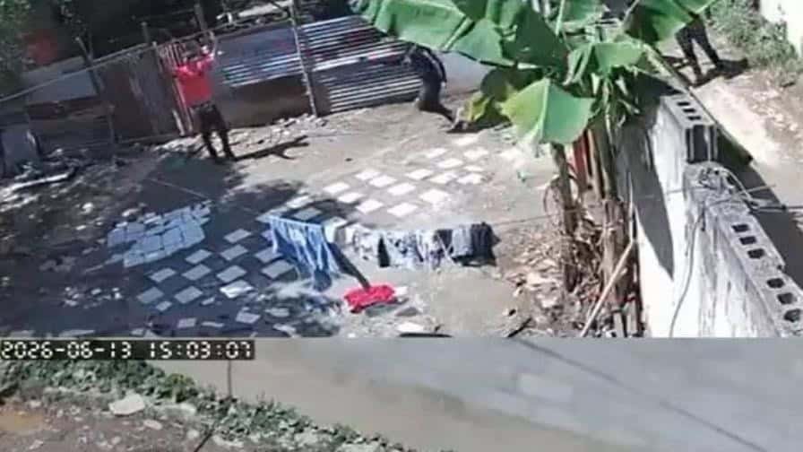 Video en La Vega deja bajo escrutinio a la Policía por disparar a un hombre con las manos en alto