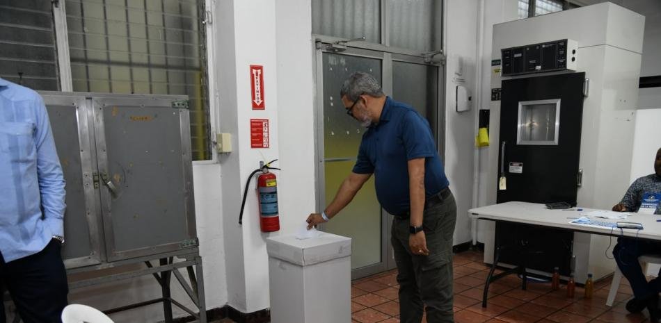 Asjana lidera el conteo preliminar en la UASD mientras avanza la recepción de actas