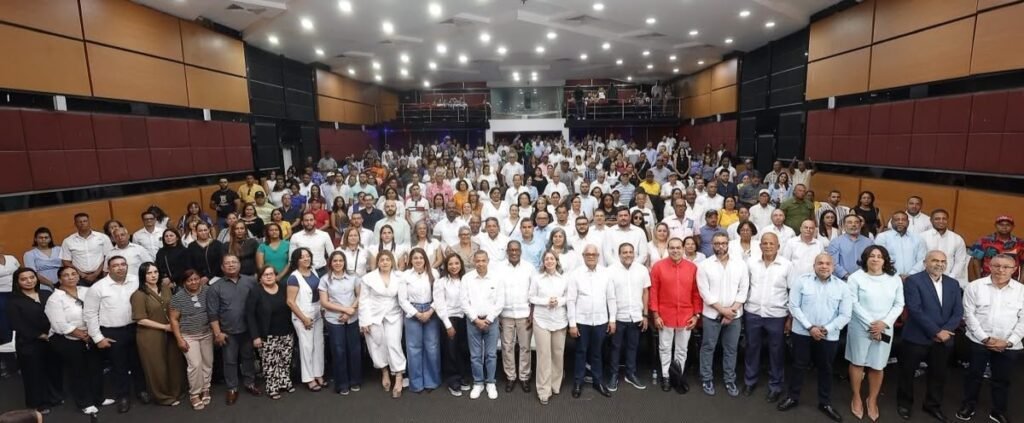 PRM en La Vega refuerza su discurso de defensa del Gobierno con jornada de formación