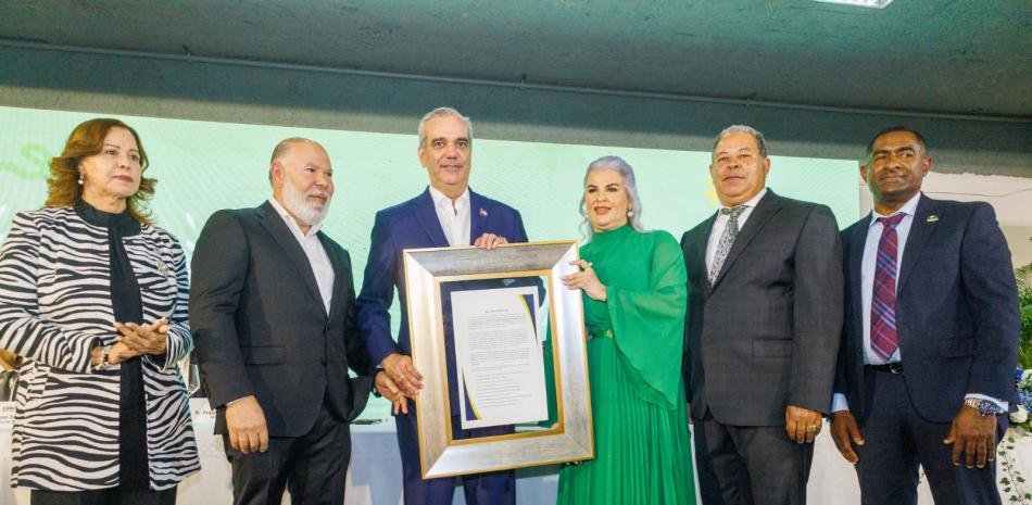 Abinader reconoce presión sobre servicios en Santiago y promete acelerar obras de agua e infraestructura