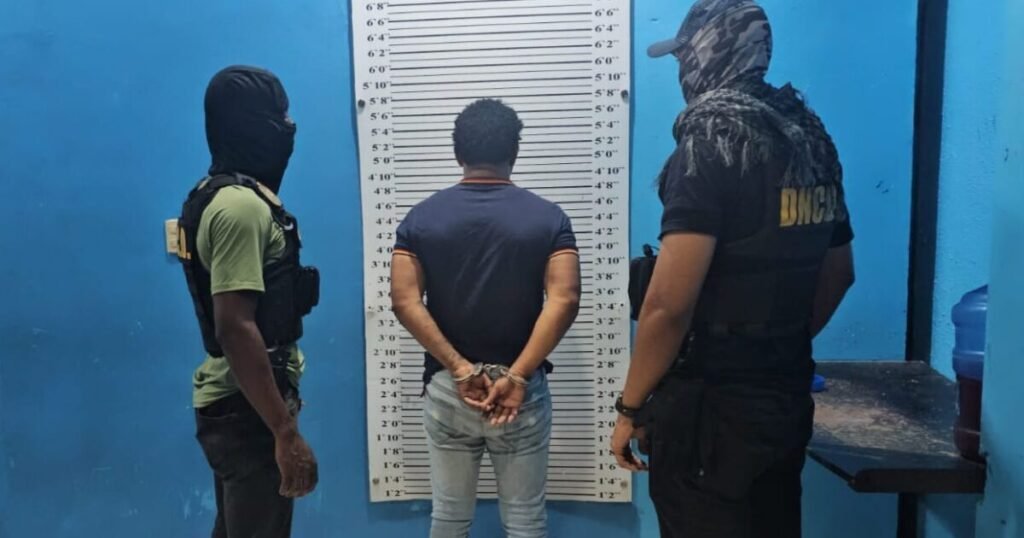 DNCD y Ministerio Público detienen a dos en La Romana y reactivan expedientes ligados a cocaína
