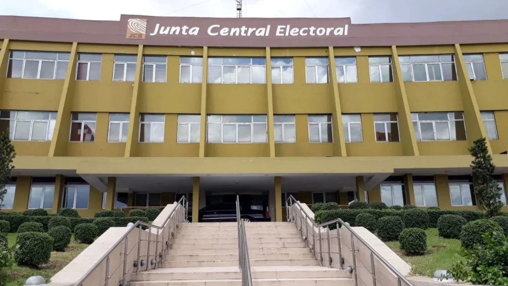 Banreservas evita inmovilizar RD$108,720,000 a la JCE y el pleito con Latin Events sigue abierto