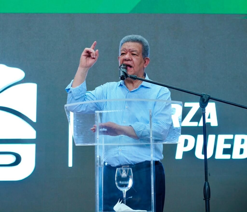 Leonel cuestiona al PRM por tarifa eléctrica y reforma fiscal pese a contratos de carbón y gas a US$69