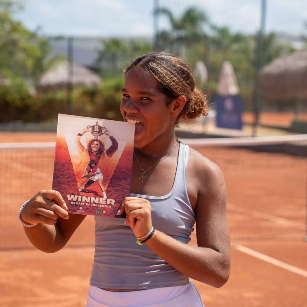 Julianny De La Cruz conquista la Copa Mango J100 en Punta Cana y ratifica el empuje del tenis dominicano