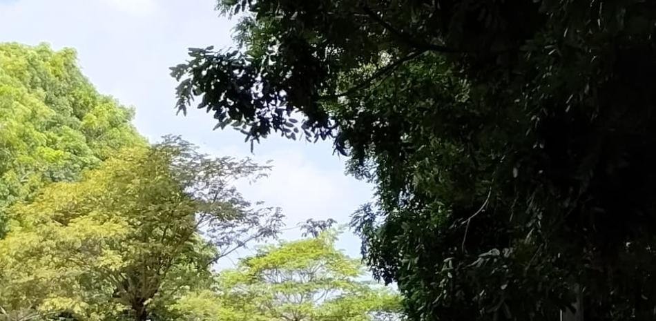 Santiago se refugia en sus espacios públicos al caer la tarde