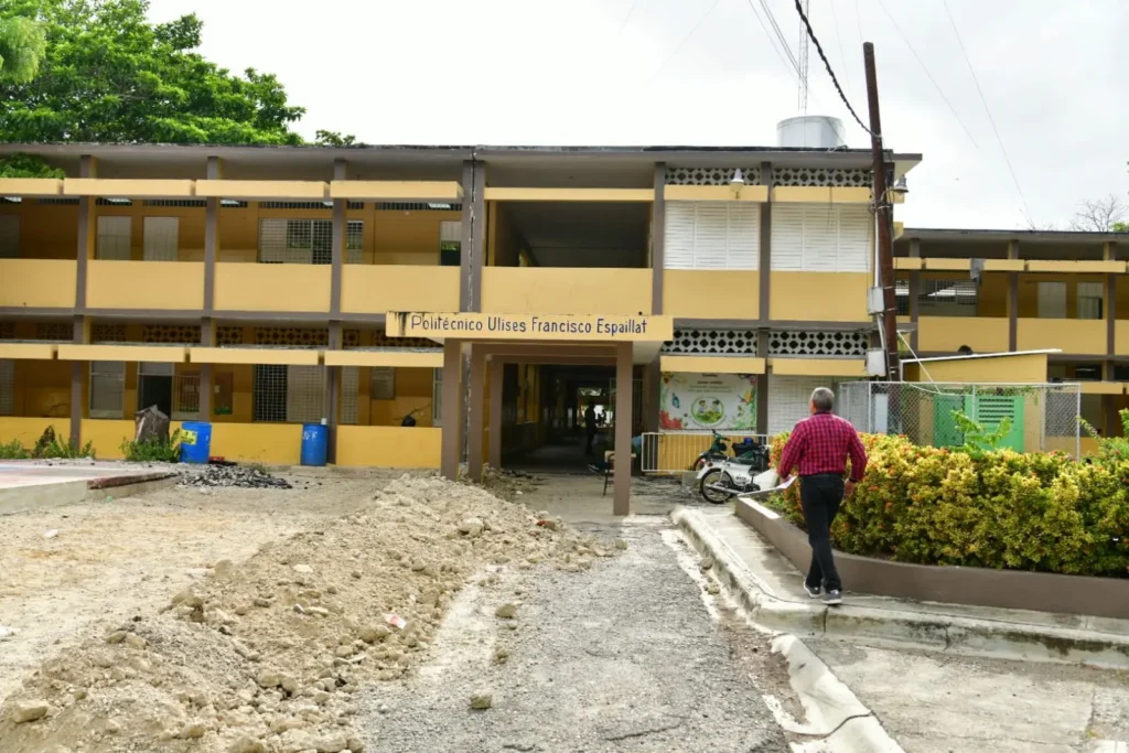Cupos agotados y obras a contrarreloj exponen el desgaste de la gestión escolar en Santiago