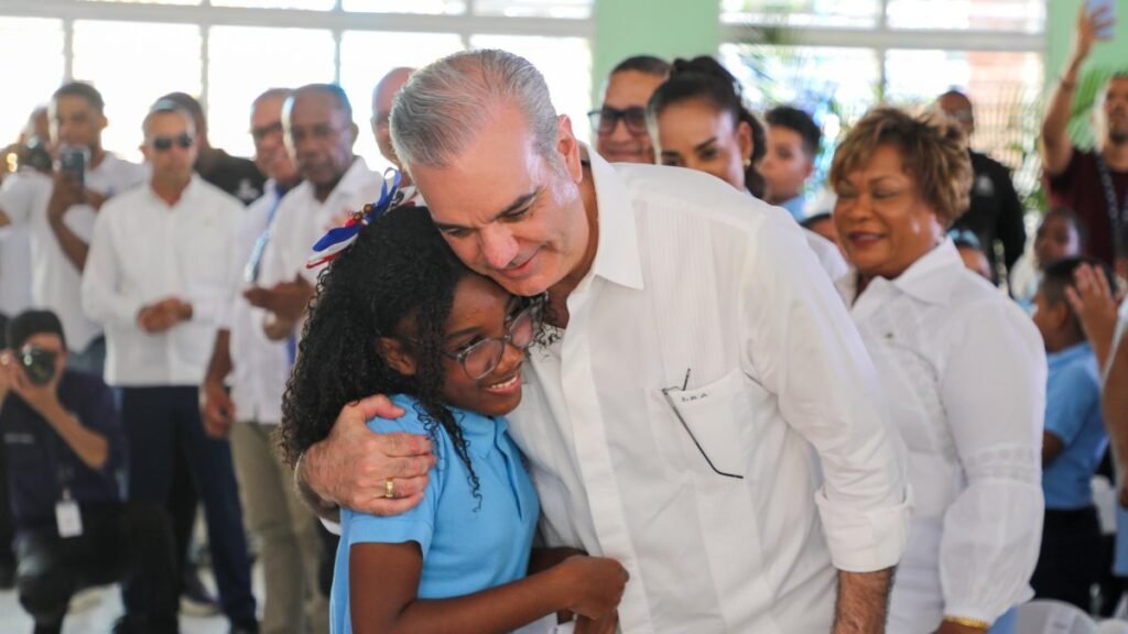 Abinader abre una jornada de obras en Santo Domingo y el Gobierno vuelve a exhibir entregas puntuales